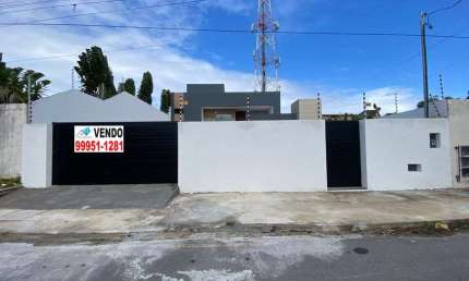 Construção nova, fino acabamento, lote medindo 14m x 34m, frente para o nascente (sombra)