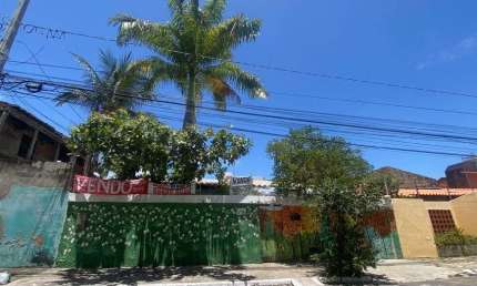 Casa ampla na Atalaia, frente leste, medindo 12m x 33m
