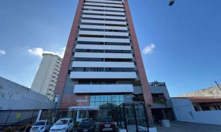 Belíssimo apartamento no Bairro São José, 12º com 3 suítes e 148m²