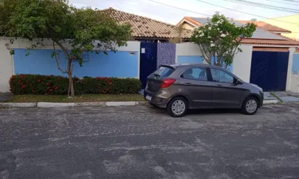 Casa ampla, com 3/4 sendo 1 suíte em Vilas do Atlântico