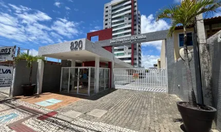 Apartamento com 140 m², móveis planejados, 4 quartos, sendo 1 suíte e 2 semi-suítes, na Farolândia.