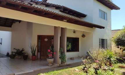 Sobrado para venda tem 280 metros quadrados com 6 quartos em Centro - Alta Floresta - MT