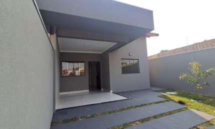 Casa com excelente acabamento com 82 metros construídos com 2 quartos sendo 1 suite
