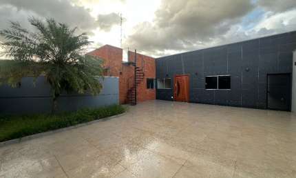 Casa com Piscina e 4 Vagas ao Lado da Rua Bom Pastor – Vila Vilas Boas
