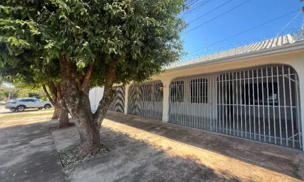 Casa espaçosa com área de lazer completa, edícula e varanda em L – Conforto para toda a família!