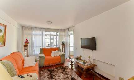 Apartamento 16º Andar,  rua tranquila no Champagnat, BIGORRILHIO, região nobre, uma quadra da Praça Ucrânia com feira gastronômica nos finais de semana Edifício Shannon, Rua Des. Otávio do Amaral, 741