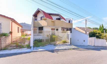 Excelente Oportunidade de Compra de uma Casa Ampla e Confortável no bairro Campina do Siqueira, em Curitiba-PR