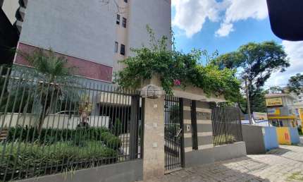 Apolar vende excelente apartamento em região nobre de Curitiba, no coração do Bigorrilho, pertinho do parque Barigui, cercado de todas as comodidades que o bairro oferece, farmácias, bancos, mercados,