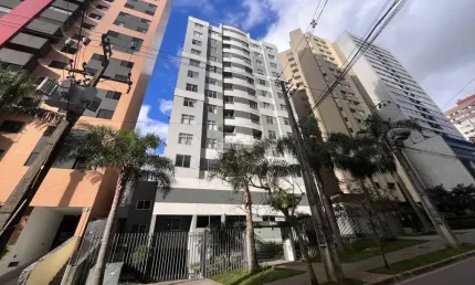 Otima oportunidade de moradia, apartamento em excelente localização, bairro nobre de Curitiba, grande variedade de serviços e comércios ao lado na Rua Padre Anchieta como bancos, confeitarias, superme