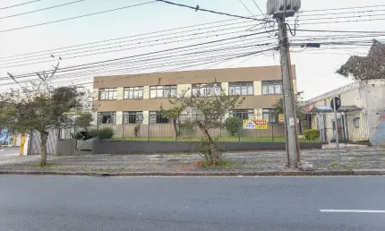 Excelente apartamento no bairro mercês em frente ao hospital nossa senhora aparecida   com 3 dormitórios e uma suíte, esse deslumbrante apartamento conta ainda com sala para dois ambientes, duas  cozi