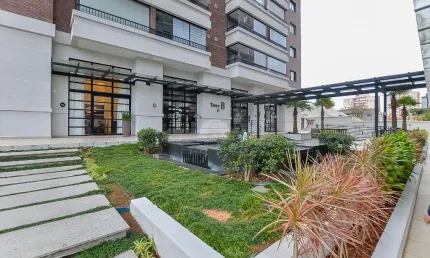 Apolar Imóveis vende apartamento com 02 dormitórios, sendo 1 suíte, em condomínio clube no bairro mercês em Curitiba.