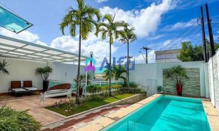 Casa à venda em localização privilegiada, Bairro De Lourdes, Fortaleza!