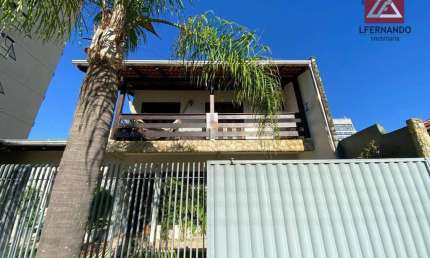 Casa mobiliada com 4 dormitórios, sendo 1 suíte à venda, 210 m² por R$ 1.290.000 - Vila Nova - Blumenau/SC