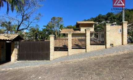 Casa mobiliada com 4 dormitórios, sendo 2 suítes à venda, 156 m² por R$ 980.000 - Itoupava Seca - Blumenau/SC