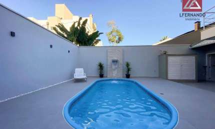 Casa mobiliada com 2 dormitórios, sendo 1 suíte à venda, 240 m² por R$ 1.350.000 - Salto Weissbach - Blumenau/SC