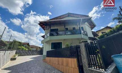 Casa com 6 dormitórios, sendo 3 suítes à venda, 374 m² por R$ 995.000 - Garcia - Blumenau/SC