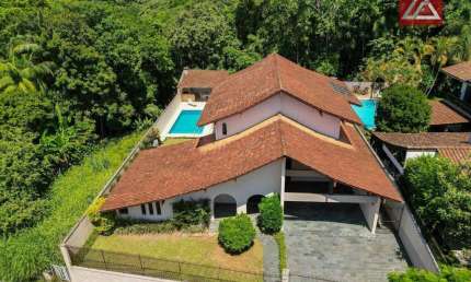 Casa com 4 dormitórios, sendo 2 suítes à venda, 370 m² por R$ 1.650.000 - Centro - Blumenau/SC