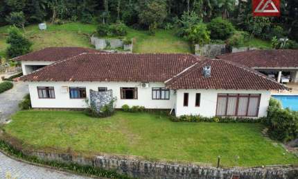 Casa com 3 dormitórios, sendo 1 suíte à venda, 500 m² por R$ 3.900.000 - Escola Agrícola - Blumenau/SC
