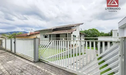 Casa com 3 dormitórios, sendo 1 suíte à venda, 216 m² por R$ 1.300.000 - Escola Agrícola - Blumenau/SC