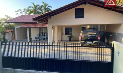 Casa com 3 dormitórios, sendo 2 suítes à venda, 280 m² por R$ 1.500.000 - Centro - Pomerode/SC
