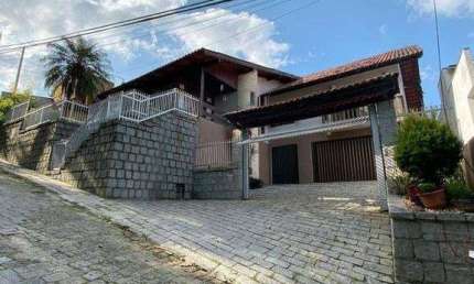 Casa com 4 dormitórios, sendo 1 suíte à venda, 440 m² por R$ 980.000 - Água Verde - Blumenau/SC