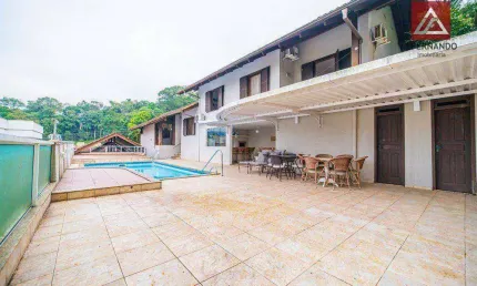 Casa com 4 dormitórios, sendo 2 suítes à venda, 273 m² por R$ 1.550.000 - Água Verde - Blumenau/SC