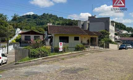 Casa com 6 dormitórios, sendo 2 suítes à venda, 261 m² por R$ 1.200.000 - Água Verde - Blumenau/SC