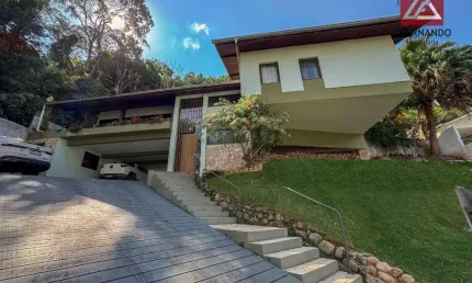 Casa com 3 dormitórios, sendo 1 suíte à venda, 360 m² por R$ 1.850.000 - Bom Retiro - Blumenau/SC
