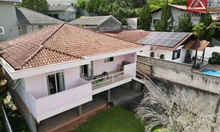 Casa com 3 dormitórios, sendo 1 suíte à venda, 274 m² por R$ 950.000 - Escola Agrícola - Blumenau/SC