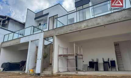 Sobrado com 1 suíte + 2 demi suítes à venda, 180 m² por R$ 990.000 - Tapajós - Indaial/SC
