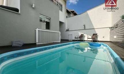 Sobrado com 3 dormitórios, sendo 1 suíte à venda, 189 m² por R$ 990.000 - Vorstadt - Blumenau/SC