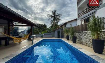 Casa com 4 dormitórios, sendo 3 suítes à venda, 551 m² por R$ 1.790.000 - Escola Agrícola - Blumenau/SC