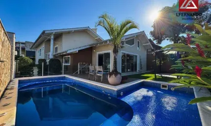 Casa mobiliada com 4 dormitórios, sendo 3 suítes à venda, 327 m² por R$ 2.450.000 - Água Verde - Blumenau/SC