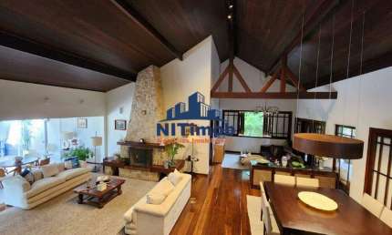 Casa a Venda, 4 quartos, 6 vagas, Piscina, Área Gourmet, condomínio Piratininga Niterói.