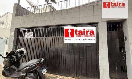 Casa comercial Ampla com vários  cômodos . Quintal e Varanda.