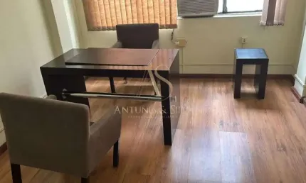 Sala comercial para alugar na Rua Vigário José Inácio, 565, Centro, Porto Alegre por R$ 1.050