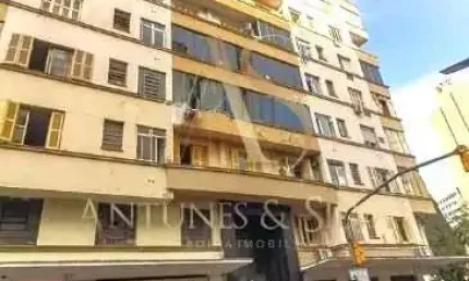 Apartamento com 2 quartos à venda na Avenida Borges de Medeiros, 1042, Centro, Porto Alegre por R$ 320.000