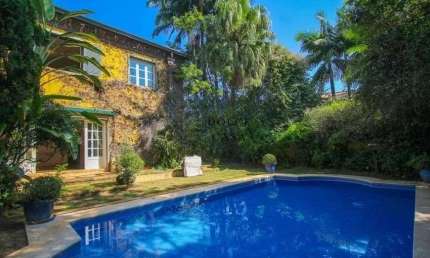 Casa única no Jardim América - com lago, piscina, academia e sauna