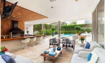 Casa Exclusiva no Jardim Europa - 5 suites, piscina, sauna e academia