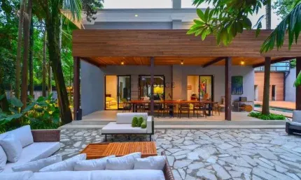 Casa no Jardim Europa - mobiliada com amplo jardim, sauna, academia e piscina