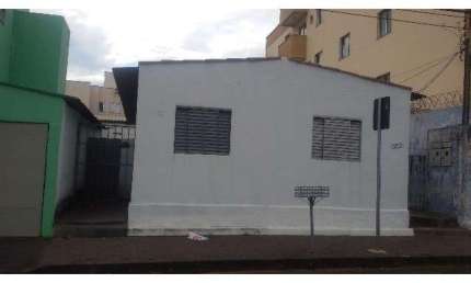 Casa com 1 quarto para alugar no Santa Mônica, Uberlândia  por R$ 880