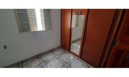 Casa com 3 quartos para alugar no Custódio Pereira, Uberlândia  por R$ 2.450
