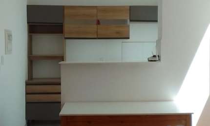 Apartamento de 2 quartos e armários planejados para alugar