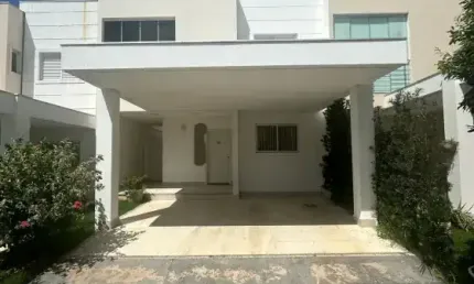 Casa em condomínio com 3 suíte e armários planejados