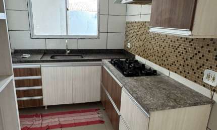 Casa térrea em condomínio com 3 quartos sendo 1 suíte e armários planejados