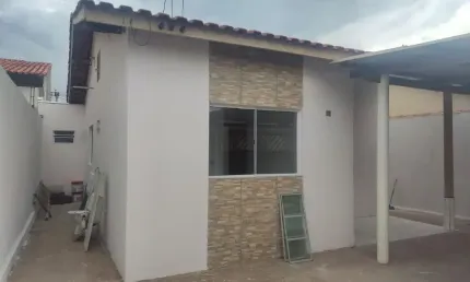 Casa térrea com 3 quartos sendo 1 suíte vaga para 2 carros