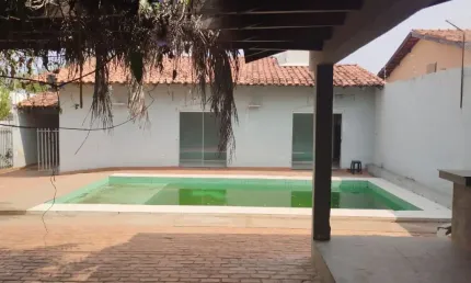 Casa térrea com 3 quartos suíte e armários planejados piscina e vagas de garagens