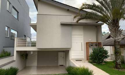 Excelente Sobrado à Venda no Condomínio Ecopark - 250m² de Conforto e Elegância