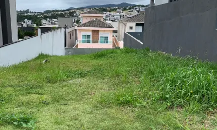 Terreno à venda no condomínio aruã brisas ii – 370m² em rua tranquila, próximo ao clube