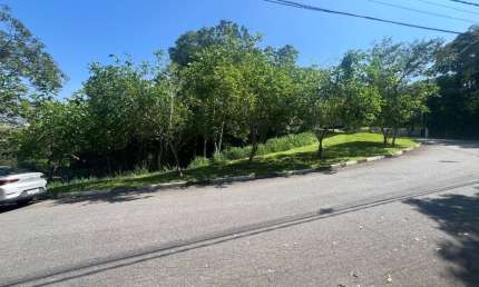 Terreno de Esquina à Venda no Condomínio Monterrey – 650 m² com Topografia Pronta